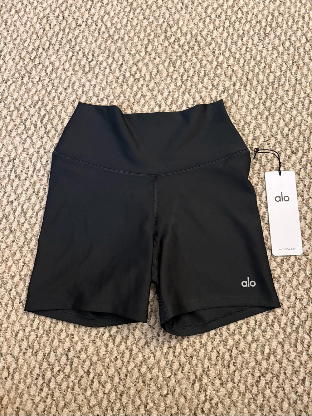 ALO Yoga airlift energy short nwt size small